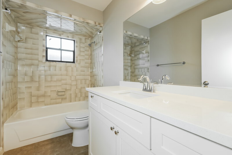 2,370/Mo, 5432 Houston Dr Lakeland, FL 33809 Bathroom View