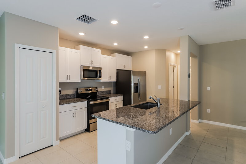 2,465/Mo, 7204 Spring Snowflake Avenue Tampa, FL 33619 Kitchen View