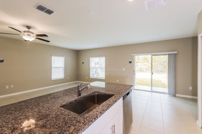 2,465/Mo, 7204 Spring Snowflake Avenue Tampa, FL 33619 Kitchen View 2