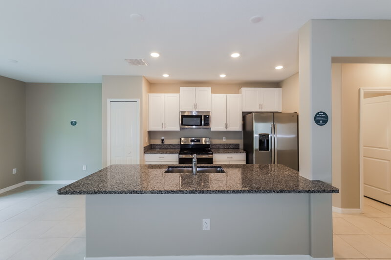 2,465/Mo, 7204 Spring Snowflake Avenue Tampa, FL 33619 Kitchen View 3