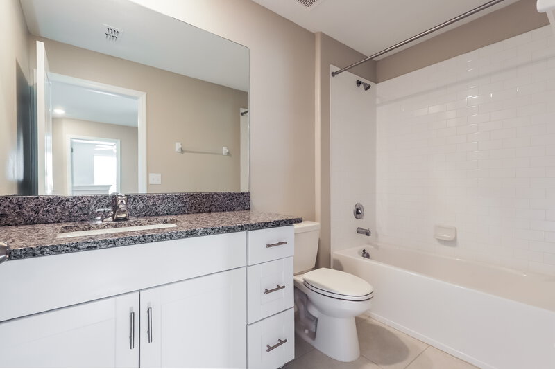 2,465/Mo, 7204 Spring Snowflake Avenue Tampa, FL 33619 Bathroom View