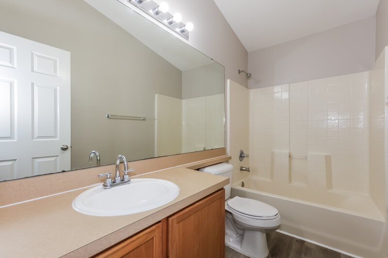 2,150/Mo, 10615 Navigation Dr Riverview, FL 33579 Main Bathroom View