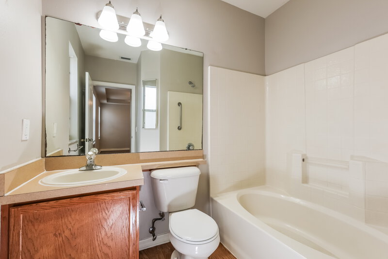 2,150/Mo, 10615 Navigation Dr Riverview, FL 33579 Bathroom View