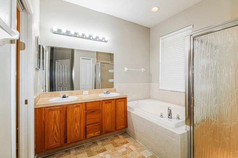 2,050/Mo, 13210 Haverhill Dr Spring Hill, FL 34609 Main Bathroom View