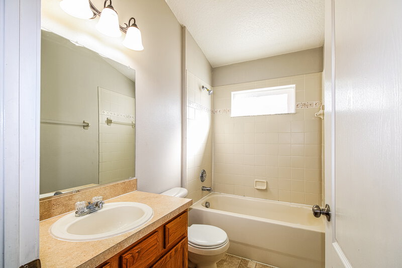 2,050/Mo, 13210 Haverhill Dr Spring Hill, FL 34609 Bathroom View
