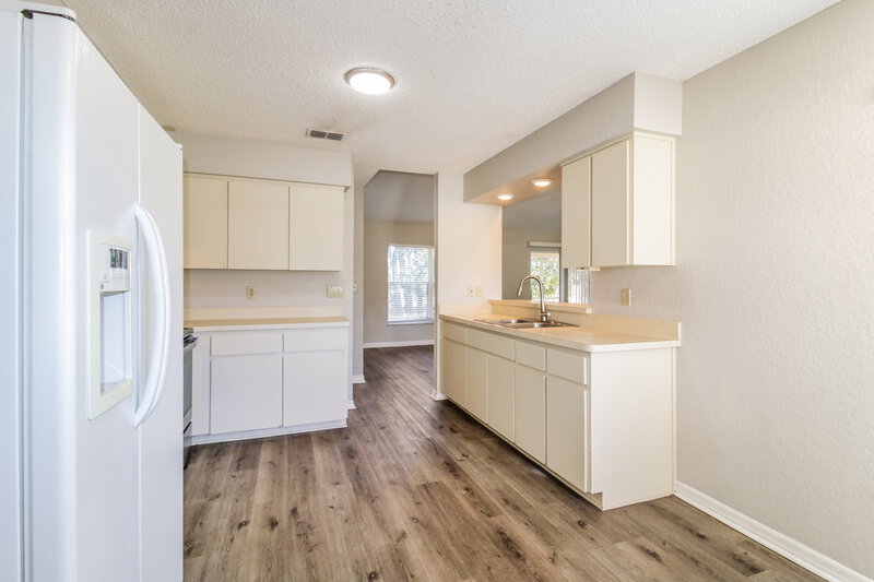 1,725/Mo, 3352 Bluestone Ave Spring Hill, FL 34609 Kitchen View