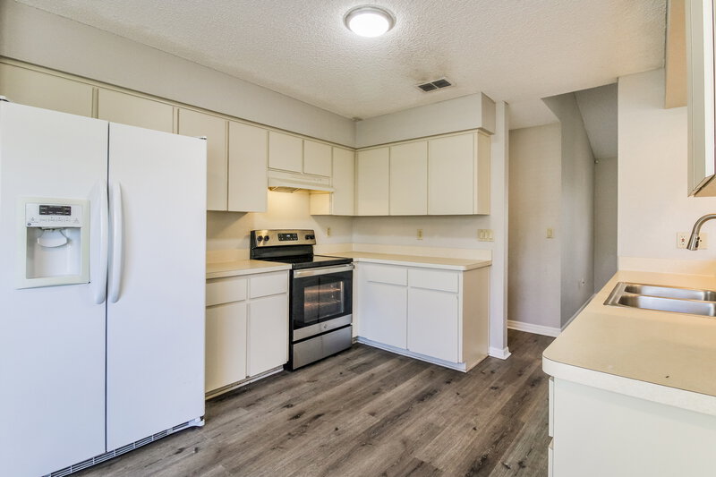 1,725/Mo, 3352 Bluestone Ave Spring Hill, FL 34609 Kitchen View 2