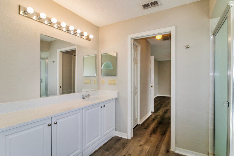 1,725/Mo, 3352 Bluestone Ave Spring Hill, FL 34609 Main Bathroom View 2