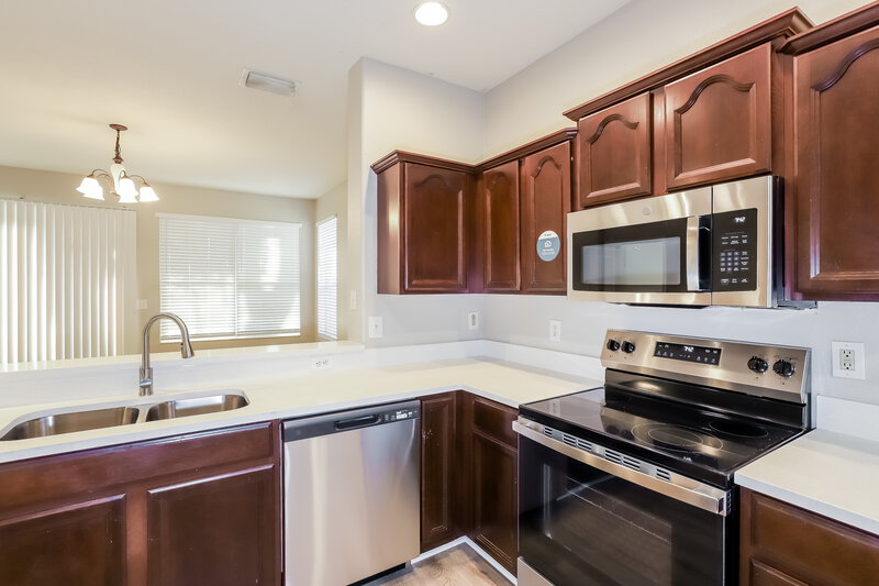 2,340/Mo, 8549 Deer Chase Dr Riverview, FL 33578 Kitchen View 3