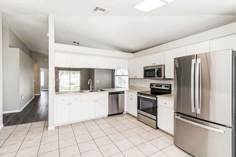 1,935/Mo, 7918 Barclay Rd New Port Richey, FL 34654 Kitchen View 2