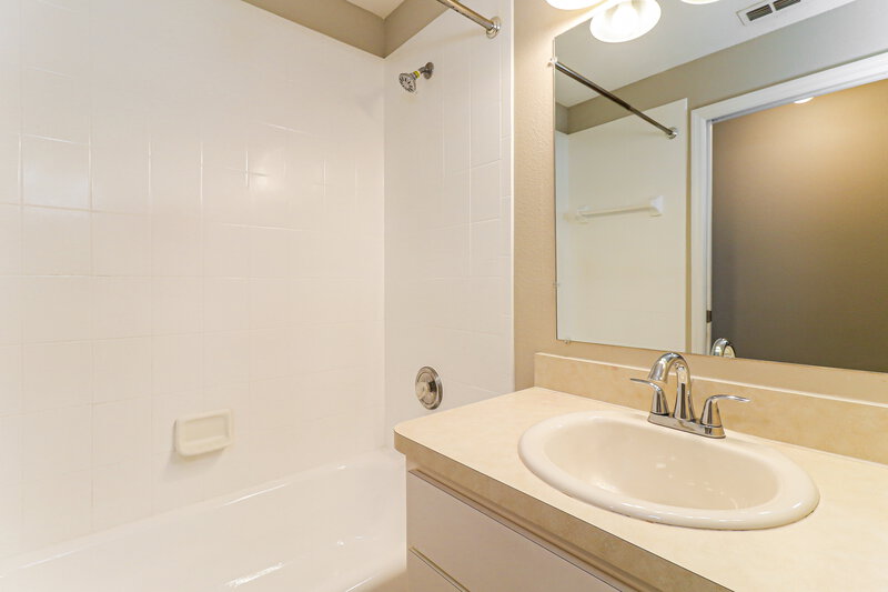 1,935/Mo, 7918 Barclay Rd New Port Richey, FL 34654 Bathroom View