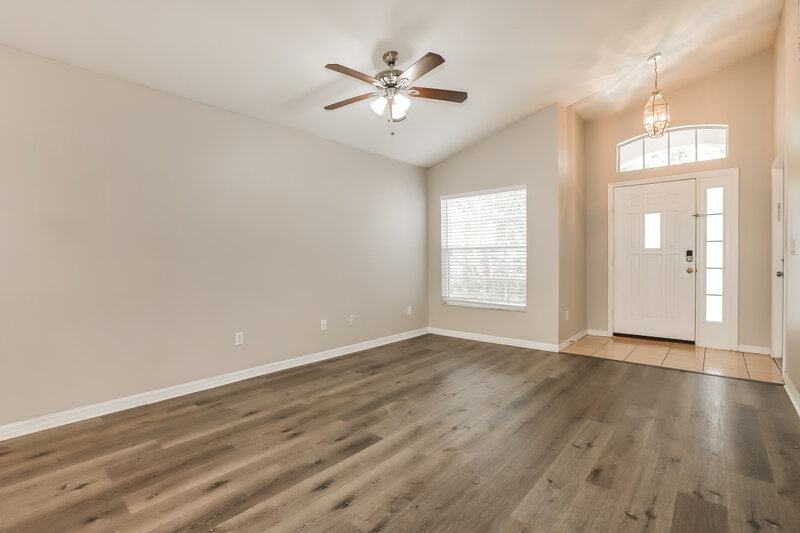 1,970/Mo, 11722 Mango Cross Ct Seffner, FL 33584 Living Room View