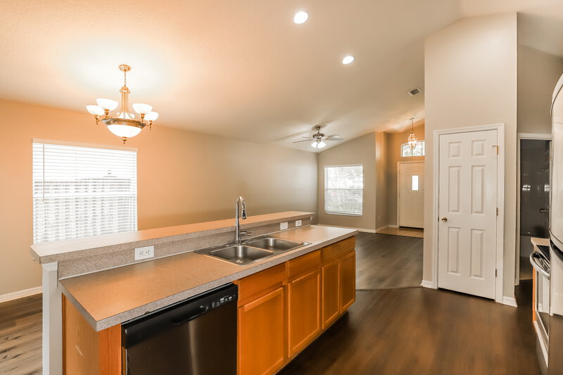 1,970/Mo, 11722 Mango Cross Ct Seffner, FL 33584 Kitchen View 3