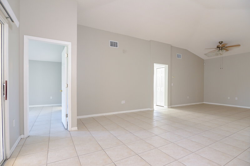 2,370/Mo, 1305 Sweet Gum Dr Brandon, FL 33511 Bedroom View