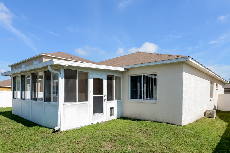 2,370/Mo, 1305 Sweet Gum Dr Brandon, FL 33511 Rear View