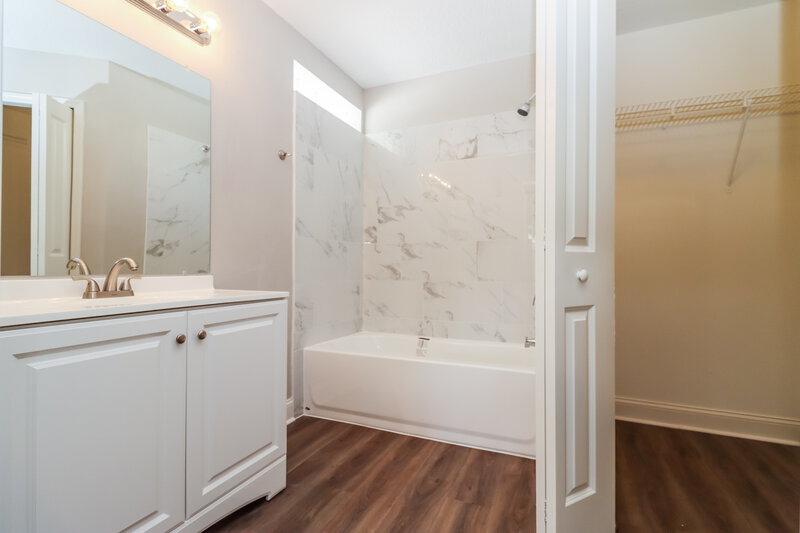 2,385/Mo, 8636 Persea Ct Trinity, FL 34655 Main Bathroom View
