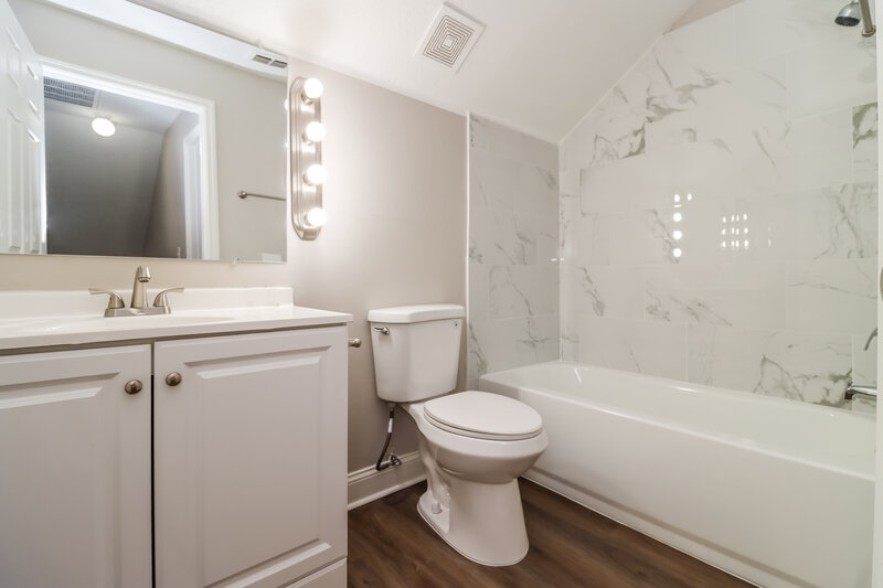 2,385/Mo, 8636 Persea Ct Trinity, FL 34655 Bathroom View