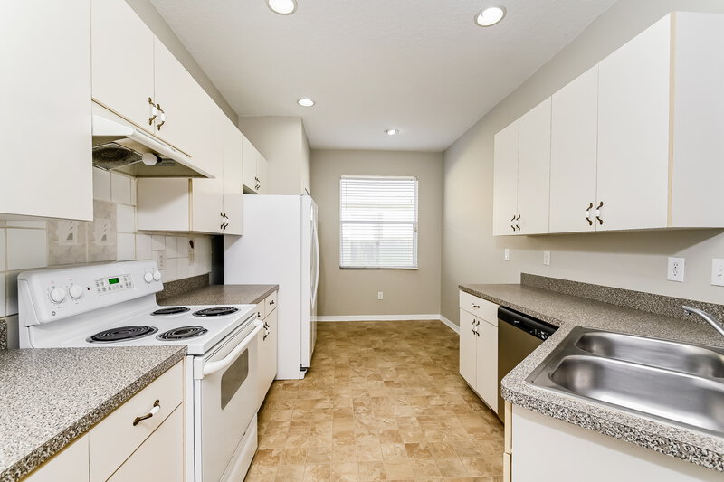 3,000/Mo, 34442 Smart Dr Zephyrhills, FL 33541 Kitchen View