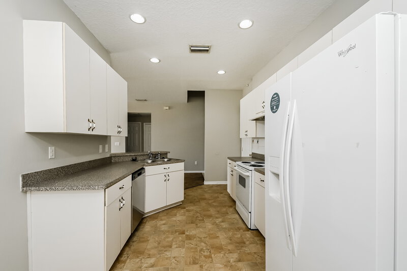 3,000/Mo, 34442 Smart Dr Zephyrhills, FL 33541 Kitchen View 2