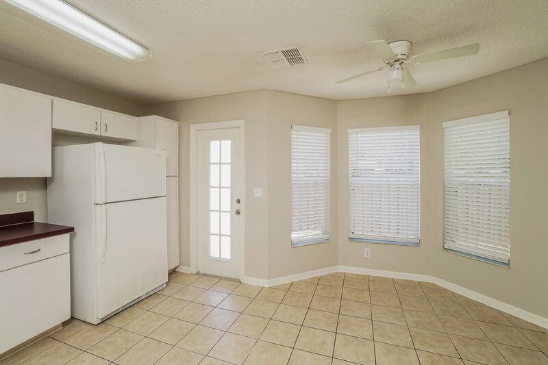 1,960/Mo, 6035 Pointe Pleasant Blvd Zephyrhills, FL 33545 Dining Room View