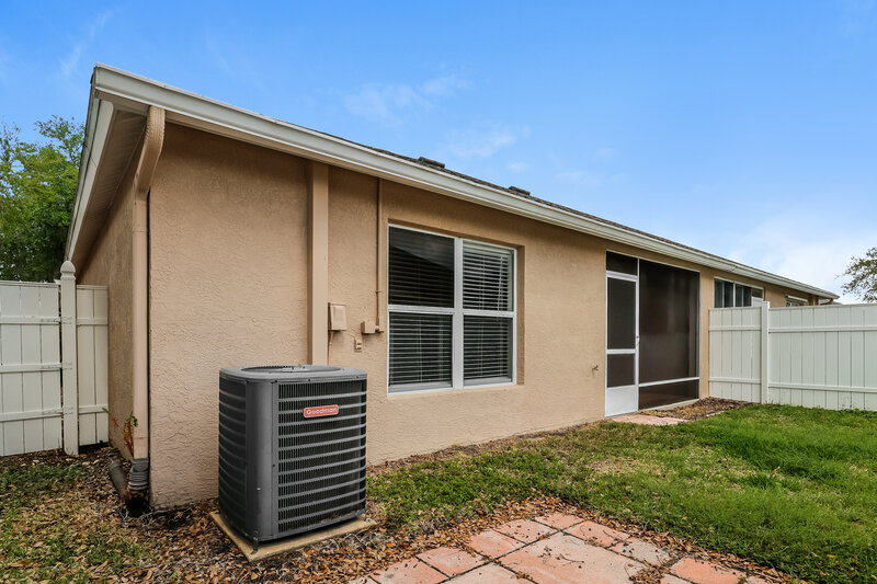 2,145/Mo, 31248 Shaker Cir Wesley Chapel, FL 33543 Rear View