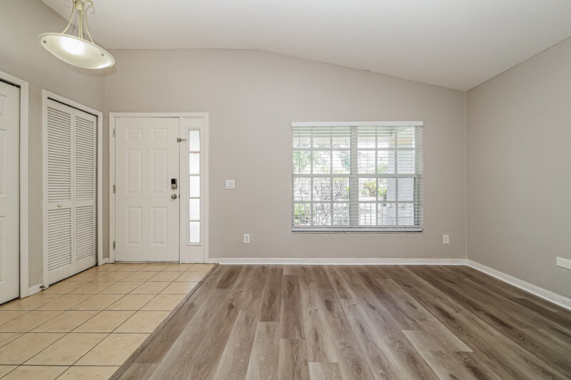 0/Mo, 11351 Coconut Island Dr Riverview, FL 33569 Living Room View 2