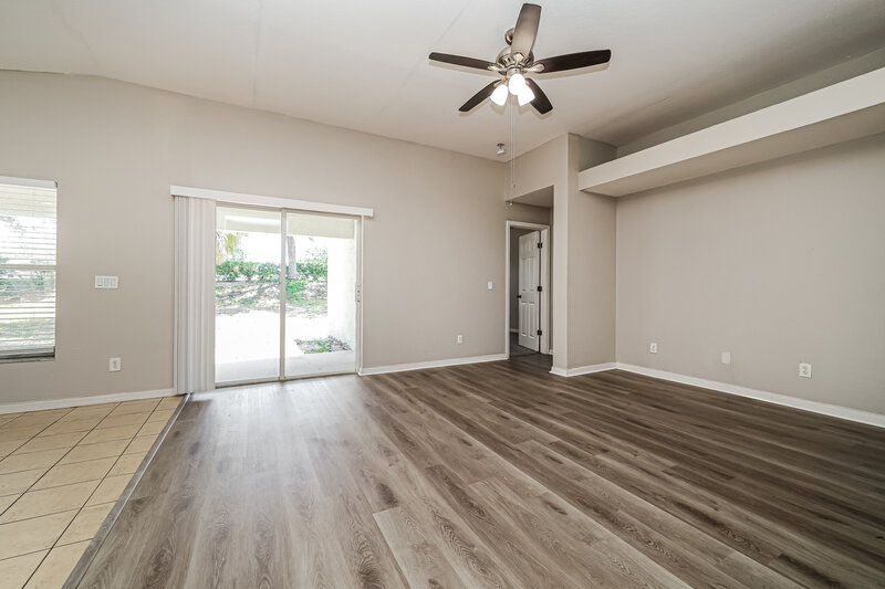 0/Mo, 11351 Coconut Island Dr Riverview, FL 33569 Living Room View 3