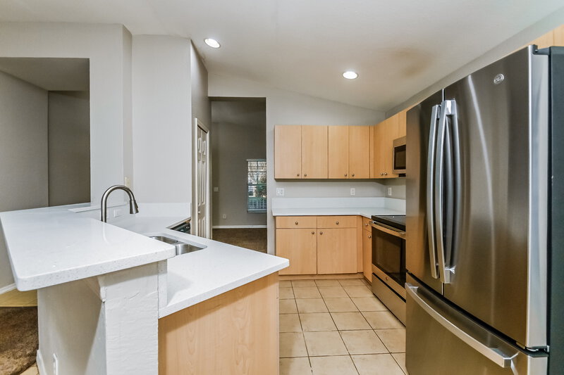 2,065/Mo, 11351 Coconut Island Dr Riverview, FL 33569 Kitchen View