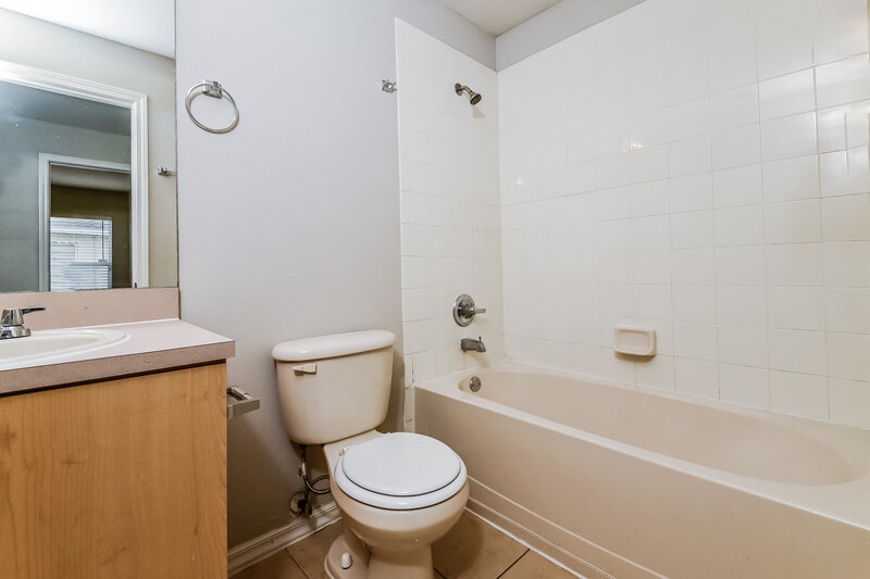 2,065/Mo, 11351 Coconut Island Dr Riverview, FL 33569 Bathroom View