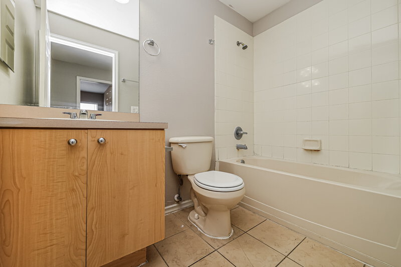 0/Mo, 11351 Coconut Island Dr Riverview, FL 33569 Bathroom View