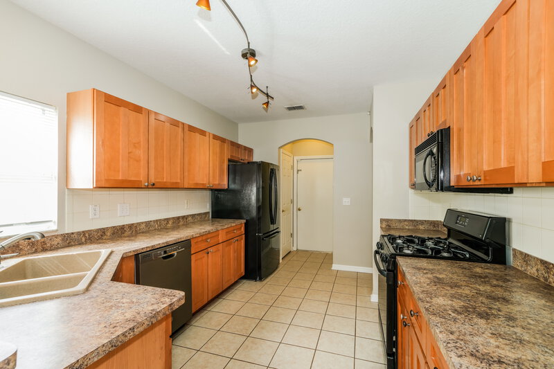 2,270/Mo, 5714 Tanagerlake Rd Lithia, FL 33547 Kitchen View