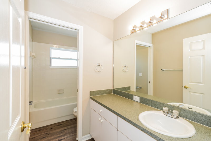2,270/Mo, 5714 Tanagerlake Rd Lithia, FL 33547 Bathroom View