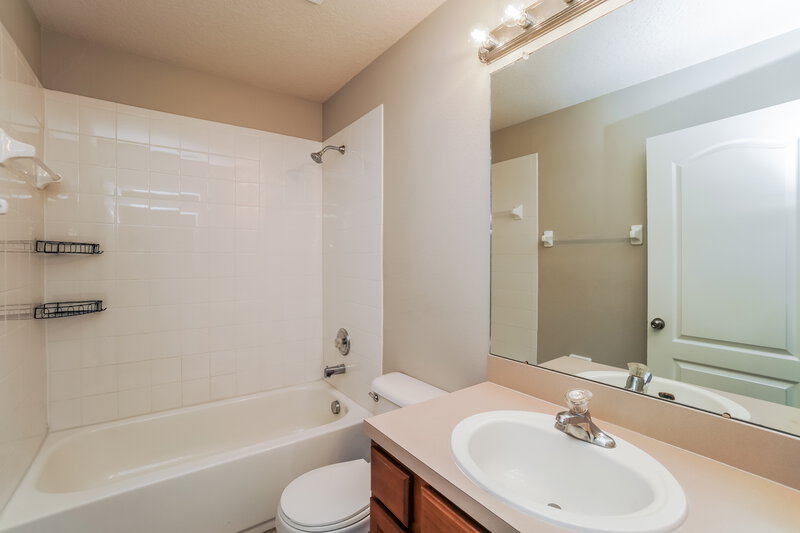 2,800/Mo, 7907 Outerbridge St Wesley Chapel, FL 33545 Bathroom View