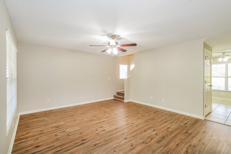 2,140/Mo, 742 Cape Cod Cir Valrico, FL 33594 Living Room View