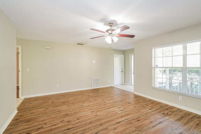 2,140/Mo, 742 Cape Cod Cir Valrico, FL 33594 Living Room View 2