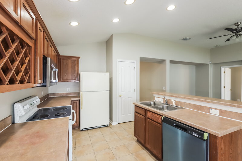 3,710/Mo, 11160 Golden Silence Dr Riverview, FL 33579 Kitchen View 3