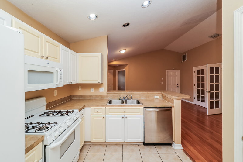 1,995/Mo, 6708 Summer Haven Dr Riverview, FL 33578 Kitchen View