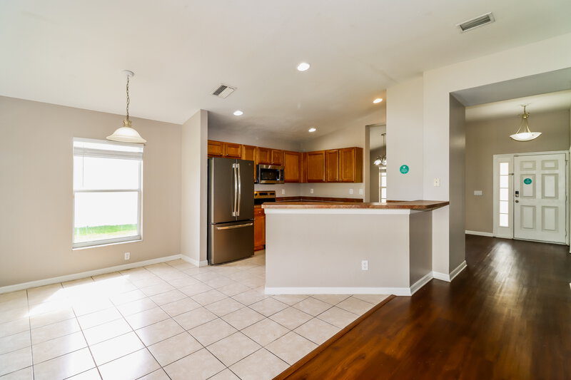 2,235/Mo, 11903 Autumn Creek Dr Riverview, FL 33569 Kitchen View 2