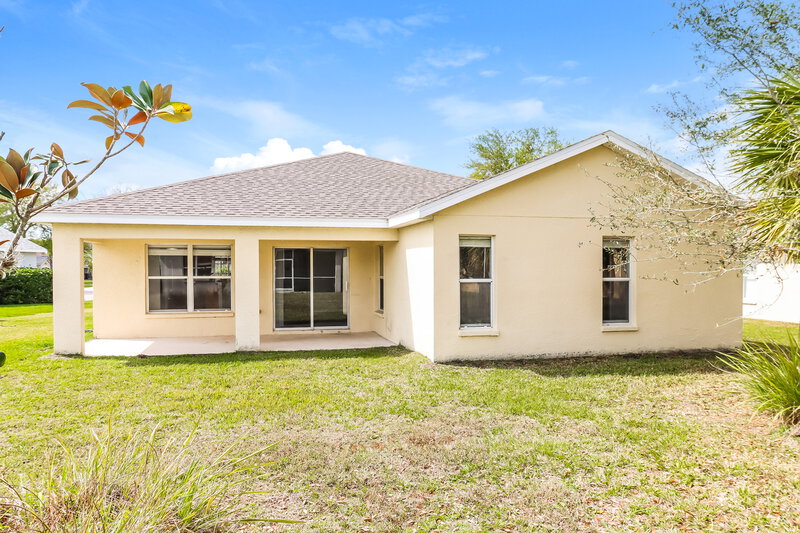 2,235/Mo, 11903 Autumn Creek Dr Riverview, FL 33569 Rear View