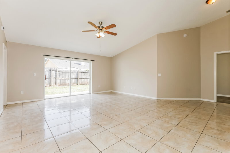 1,875/Mo, 4706 N Dawnmeadow Ct Plant City, FL 33566 Living Room View