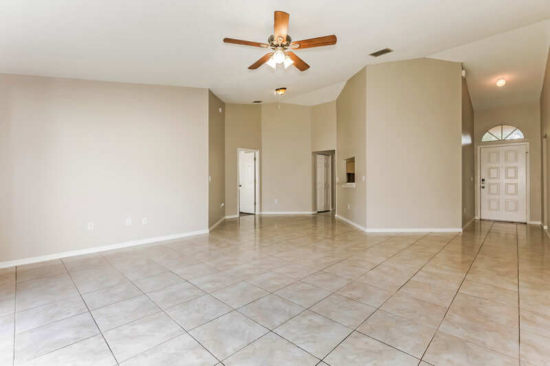 1,875/Mo, 4706 N Dawnmeadow Ct Plant City, FL 33566 Living Room View 2