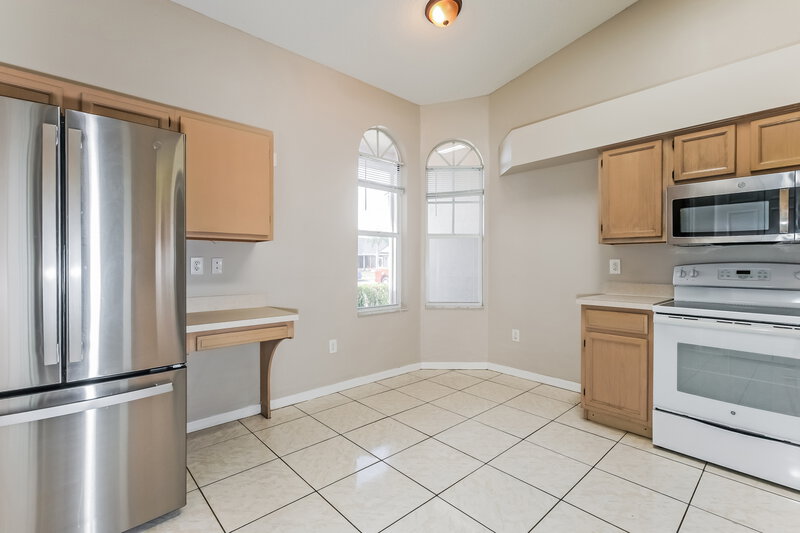 1,875/Mo, 4706 N Dawnmeadow Ct Plant City, FL 33566 Kitchen View 3