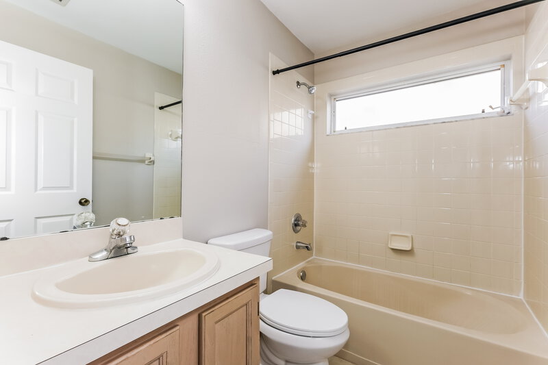 1,875/Mo, 4706 N Dawnmeadow Ct Plant City, FL 33566 Bathroom View