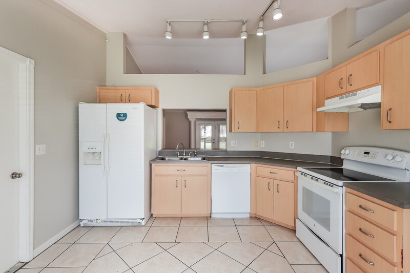 1,825/Mo, 2738 Hickory Ridge Dr Lakeland, FL 33813 Kitchen View