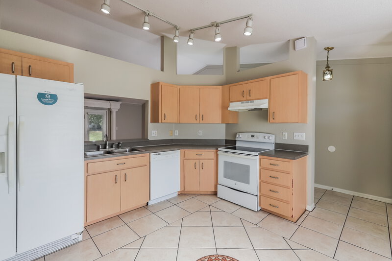 1,825/Mo, 2738 Hickory Ridge Dr Lakeland, FL 33813 Kitchen View 2