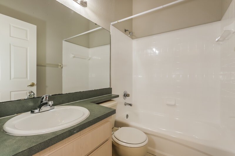 1,825/Mo, 2738 Hickory Ridge Dr Lakeland, FL 33813 Bathroom View