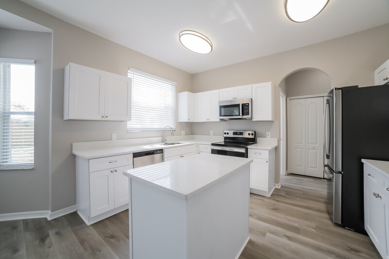 4,680/Mo, 9613 Laurel Ledge Dr Riverview, FL 33569 Kitchen View 2