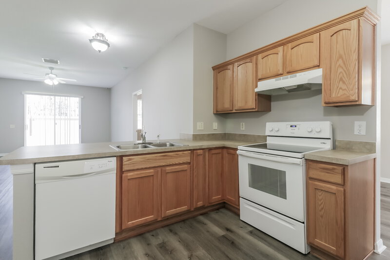 2,210/Mo, 3207 Downan Point Dr Land O Lakes, FL 34638 Kitchen View