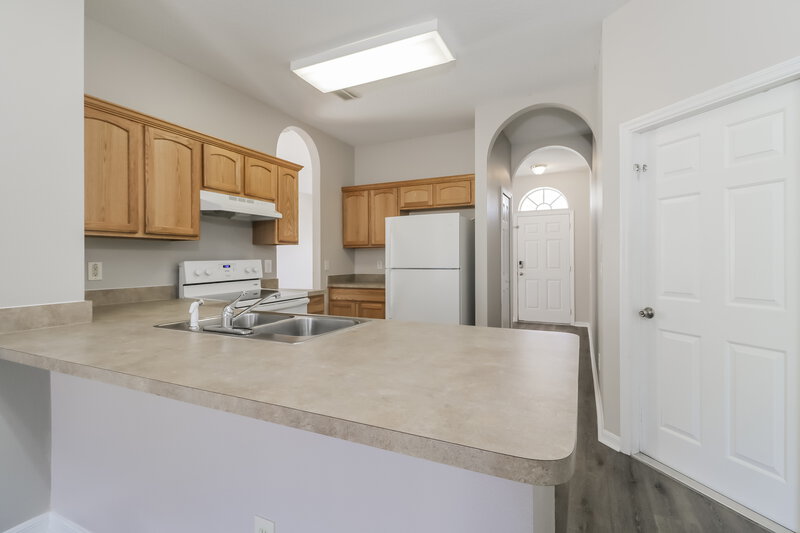 2,210/Mo, 3207 Downan Point Dr Land O Lakes, FL 34638 Kitchen View 2