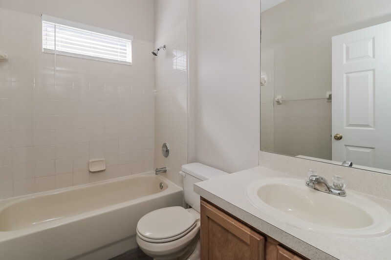 2,210/Mo, 3207 Downan Point Dr Land O Lakes, FL 34638 Bathroom View